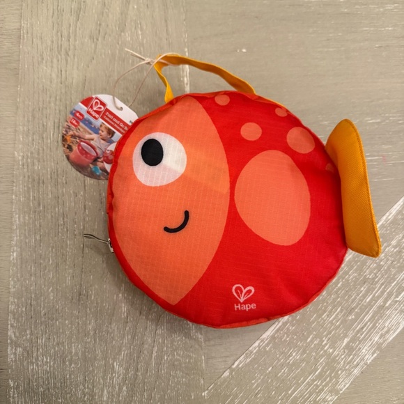 Hape Red Fish and collapsible sand bucket for the beach - Picture 1 of 4